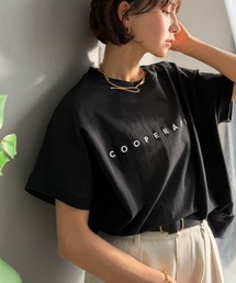 Java（ジャバ）の「《JaVaジャバコラボ》【イージーケア機能付き】洗練されたミニマルロゴで上品見せ。 立体ロゴ フレンチスリーブTシャツ（Tシャツ/カットソー）」