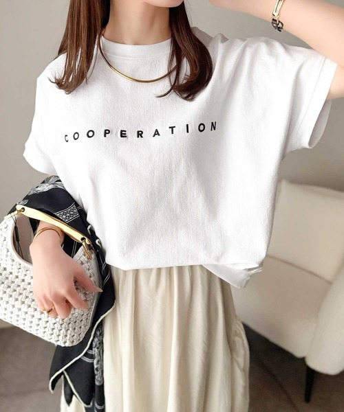 Java(ジャバ)の「《JaVaジャバコラボ》【イージーケア機能付き】洗練されたミニマルロゴで上品見せ。 刺繍ロゴ フレンチスリーブTシャツ(Tシャツ/カットソー・レディース・アイボリー/ブラック/チャコール/オフホワイト・X-LARGE/SMALL/MEDIUM/LARGE)」の17枚目の写真