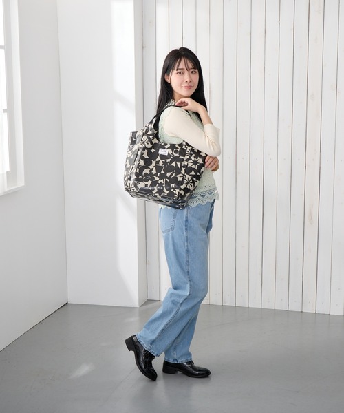ROOTOTE(ルートート)の「ROOTOTE ルートート EU.ラウンド.ラミネート-S(トートバッグ・レディース・ブラック系/ダークグリーン系・FREE)」の3枚目の写真