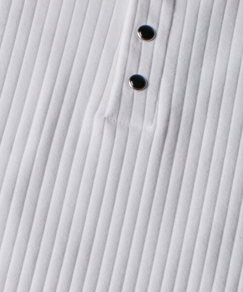 WHO'S WHO gallery（フーズフーギャラリー）の「【Sourcream】パール針抜きヘンリーL/S TEE（Tシャツ/カットソー・メンズ・ブラック/ホワイト・SMALL/MEDIUM）」の7枚目の写真