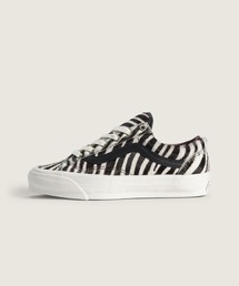 VANS（バンズ）の「VANS PREMIUM オールドスクール 36 ヘアオンレザー / LX Old Skool 36 Hair-On Cowhide ZEBRA VN000EHDZBR1（スニーカー）」
