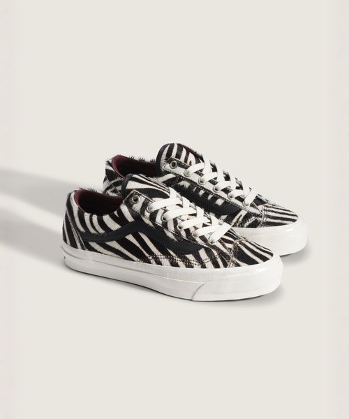 VANS(バンズ)の「VANS PREMIUM オールドスクール 36 ヘアオンレザー / LX Old Skool 36 Hair-On Cowhide ZEBRA VN000EHDZBR1(スニーカー・メンズ・ゼブラ・5.5/6/6.5/7/7.5/8/8.5/9/9.5/10/10.5/11)」の2枚目の写真