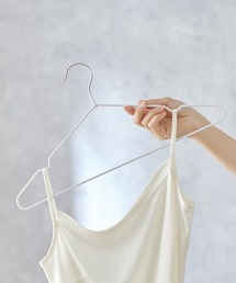 Kagulie（カグリエ）の「simpleeTONE すべりにくい溝付きハンガー 同色セット(30本セット)（収納グッズ）」
