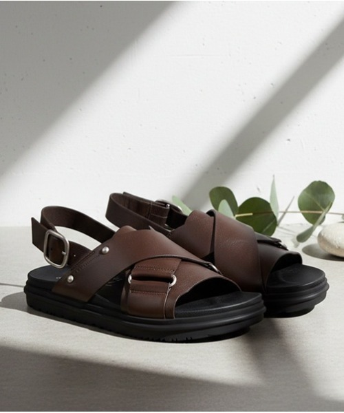 EMU Australia(エミューオーストラリア)の「Faye(サンダル・レディース・ブラウン/ブラック・6/7/8/5/9/10)」の2枚目の写真