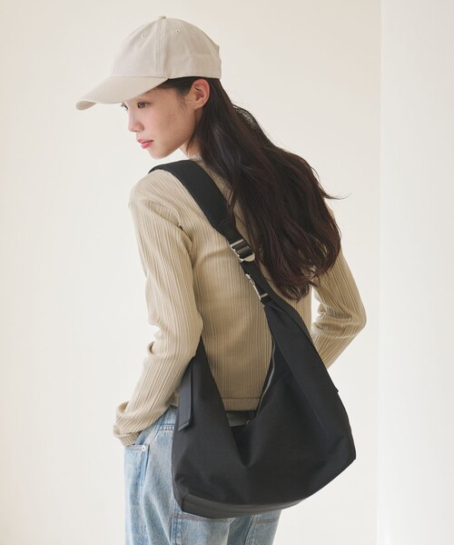 BEAUTY&YOUTH UNITED ARROWS（ビューティーアンドユースユナイテッドアローズ）の「メタル バックル 2WAY ショルダーバッグ（ショルダーバッグ・レディース・ブラック/その他1/ワインレッド・FREE）」の4枚目の写真