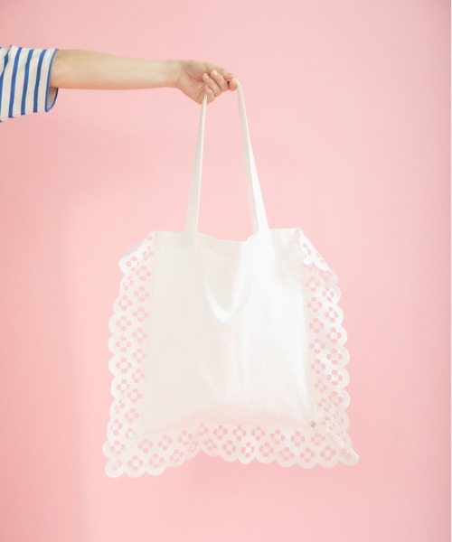 CHILD WOMAN(チャイルドウーマン)の「コットンリネンキャンバス フラワーカットワーク トートBAG(トートバッグ・レディース・ホワイト・FREE)」の1枚目の写真