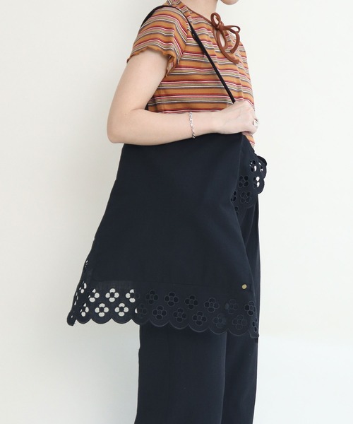 CHILD WOMAN(チャイルドウーマン)の「コットンリネンキャンバス フラワーカットワーク トートBAG(トートバッグ・レディース・ホワイト/ブラック・FREE)」の17枚目の写真