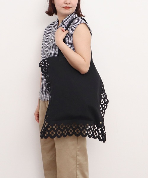 CHILD WOMAN(チャイルドウーマン)の「コットンリネンキャンバス フラワーカットワーク トートBAG(トートバッグ・レディース・ホワイト/ブラック・FREE)」の22枚目の写真