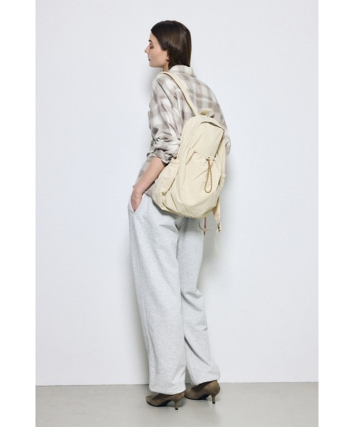 AZUL by moussy(アズールバイマウジー)の「フロントドロストリュック(バックパック/リュック・レディース・ブラック/アイボリー・FREE)」の5枚目の写真