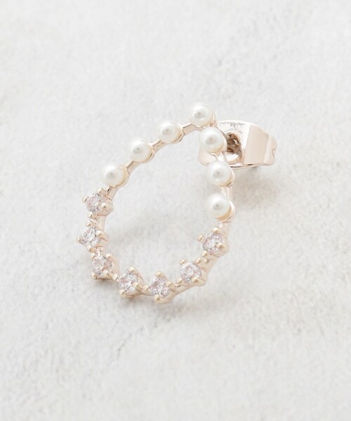 OPAQUE.CLIP（オペークドットクリップ）の「フェイクパール×ビジューしずくモチーフピアス（ピアス（両耳用）・レディース・ピンクゴールド・00）」の3枚目の写真