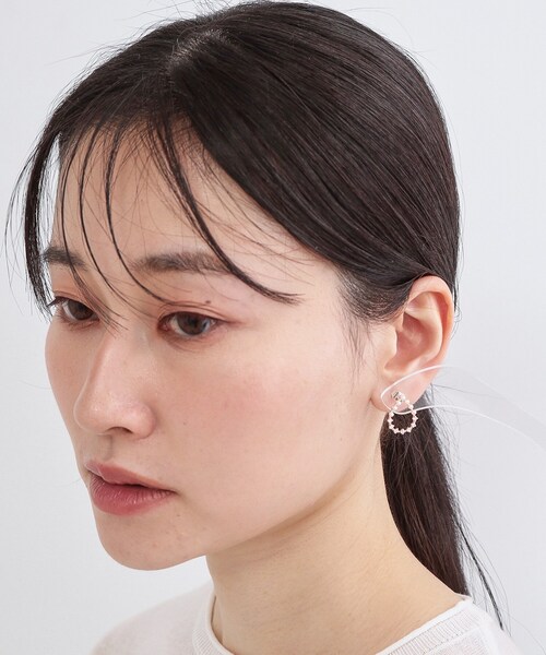 OPAQUE.CLIP（オペークドットクリップ）の「フェイクパール×ビジューしずくモチーフピアス（ピアス（両耳用）・レディース・ピンクゴールド・00）」の6枚目の写真