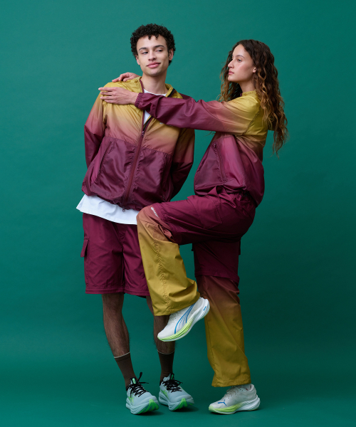 MENASOO(ミナス)の「Unisex Gradient Windbreaker High Neck Jumper(ナイロンジャケット・レディース・ブラック/レッド・1/2)」の8枚目の写真
