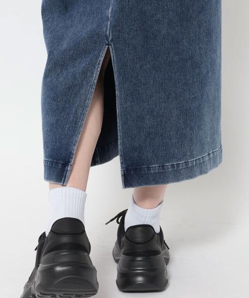 LEPSIM（レプシィム）の「【産前・産後対応】マタニティ／カットデニムナロースカート　639087（マタニティウェア/グッズ・レディース・ブルー/インディゴブルー・FREE）」の11枚目の写真