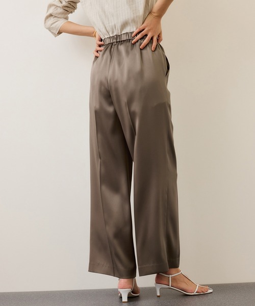 ROPE'(ロペ)の「ドレープサテンイージーパンツ/セットアップ対応・イージーケア(その他パンツ・レディース・イエロー系その他3/ブラック/ベージュ・36/38)」の4枚目の写真