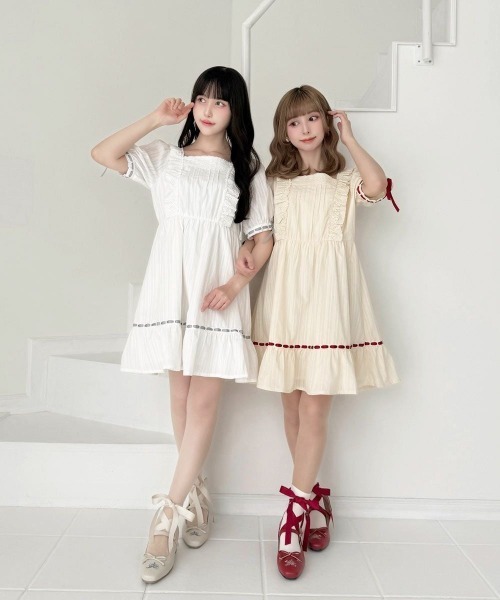 F i.n.t（フィント）の「はしごリボンコットンレースミニワンピース（ワンピース・レディース・ライトベージュ/オフホワイト・FREE）」の2枚目の写真