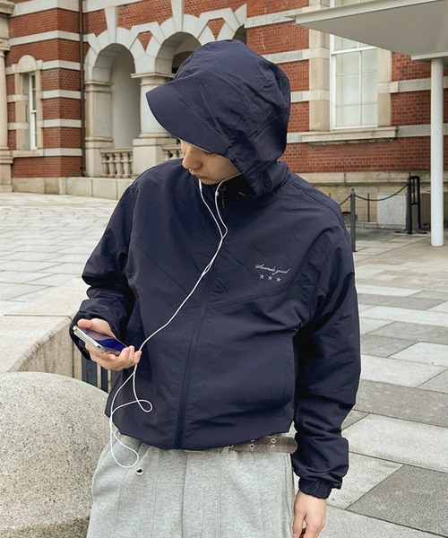 kutir（クティール）の「ASSORTED NYLON SHELL JACKET／アソートナイロンシェルジャケット（マウンテンパーカー・メンズ・ボルドー/ネイビー/ブラック/グレイッシュベージュ/チャコールグレー/ブルー・MEDIUM/LARGE）」の4枚目の写真