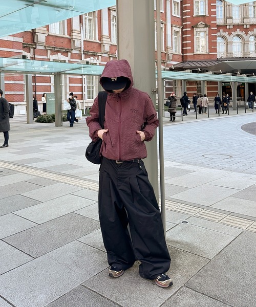 kutir（クティール）の「ASSORTED NYLON SHELL JACKET／アソートナイロンシェルジャケット（マウンテンパーカー・メンズ・ボルドー/ネイビー/ブラック/グレイッシュベージュ/チャコールグレー/ブルー・MEDIUM/LARGE）」の12枚目の写真