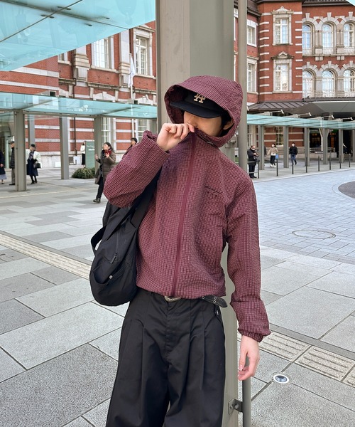 kutir（クティール）の「ASSORTED NYLON SHELL JACKET／アソートナイロンシェルジャケット（マウンテンパーカー・メンズ・ボルドー/ネイビー/ブラック/グレイッシュベージュ/チャコールグレー/ブルー・MEDIUM/LARGE）」の9枚目の写真