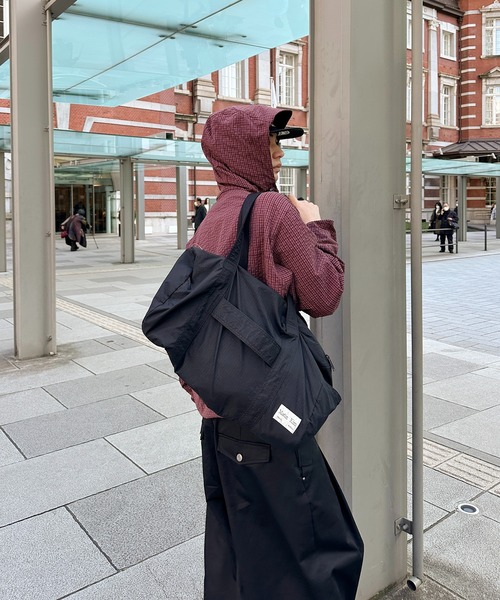 kutir（クティール）の「ASSORTED NYLON SHELL JACKET／アソートナイロンシェルジャケット（マウンテンパーカー・メンズ・ボルドー/ネイビー/ブラック/グレイッシュベージュ/チャコールグレー/ブルー・MEDIUM/LARGE）」の11枚目の写真