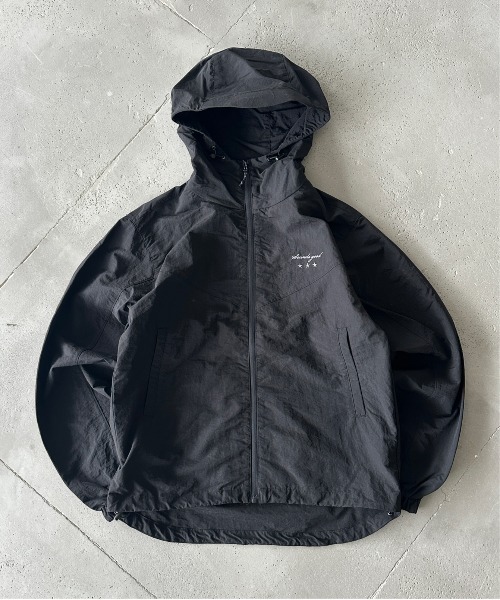 kutir（クティール）の「ASSORTED NYLON SHELL JACKET／アソートナイロンシェルジャケット（マウンテンパーカー・メンズ・ボルドー/ネイビー/ブラック/グレイッシュベージュ/チャコールグレー/ブルー・MEDIUM/LARGE）」の21枚目の写真
