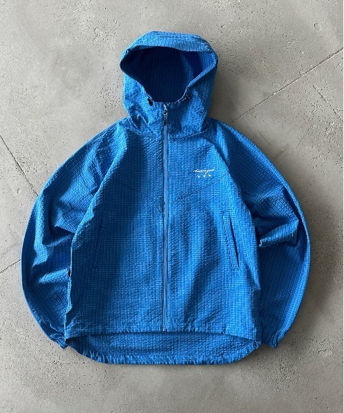 kutir（クティール）の「ASSORTED NYLON SHELL JACKET／アソートナイロンシェルジャケット（マウンテンパーカー・メンズ・ボルドー/ネイビー/ブラック/グレイッシュベージュ/チャコールグレー/ブルー・MEDIUM/LARGE）」の15枚目の写真