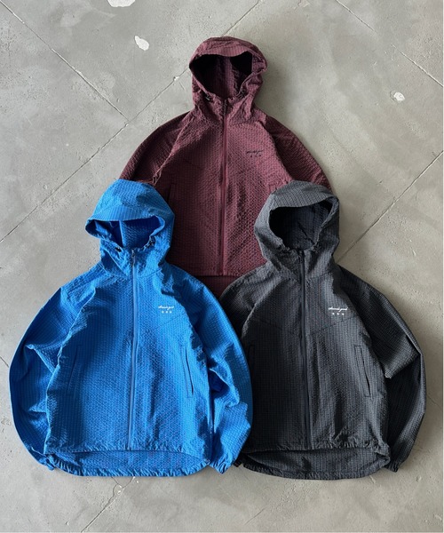 kutir（クティール）の「ASSORTED NYLON SHELL JACKET／アソートナイロンシェルジャケット（マウンテンパーカー・メンズ・ボルドー/ネイビー/ブラック/グレイッシュベージュ/チャコールグレー/ブルー・MEDIUM/LARGE）」の20枚目の写真