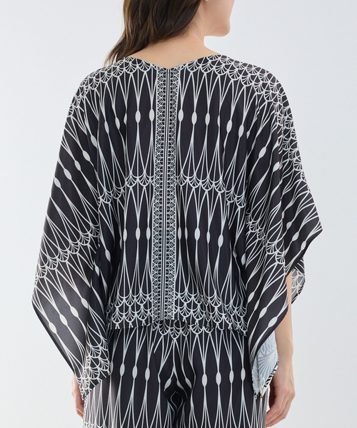 NARACAMICIE（ナラカミーチェ）の「【NARACAMICIE】【セットアップ対応】ライン幾何柄半袖スクエアブラウス（シャツ/ブラウス・レディース・ブラック/ホワイト・M）」の5枚目の写真