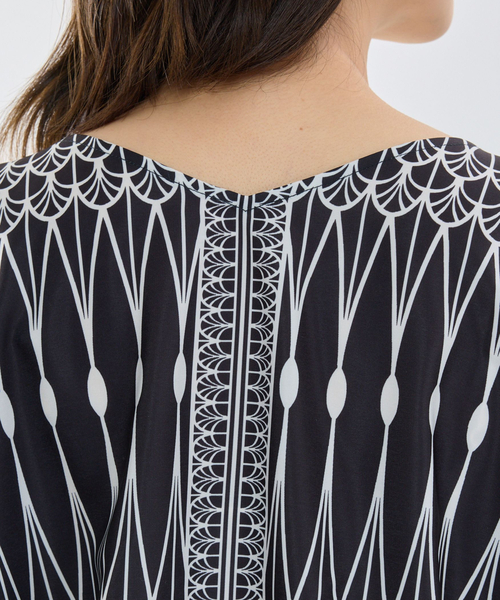 NARACAMICIE（ナラカミーチェ）の「【NARACAMICIE】【セットアップ対応】ライン幾何柄半袖スクエアブラウス（シャツ/ブラウス・レディース・ブラック/ホワイト・M）」の7枚目の写真