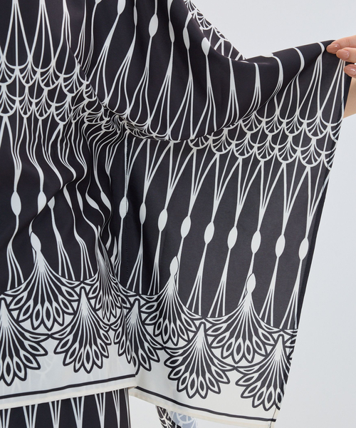 NARACAMICIE（ナラカミーチェ）の「【NARACAMICIE】【セットアップ対応】ライン幾何柄半袖スクエアブラウス（シャツ/ブラウス・レディース・ブラック/ホワイト・M）」の8枚目の写真