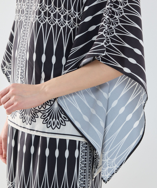 NARACAMICIE（ナラカミーチェ）の「【NARACAMICIE】【セットアップ対応】ライン幾何柄半袖スクエアブラウス（シャツ/ブラウス・レディース・ブラック/ホワイト・M）」の9枚目の写真