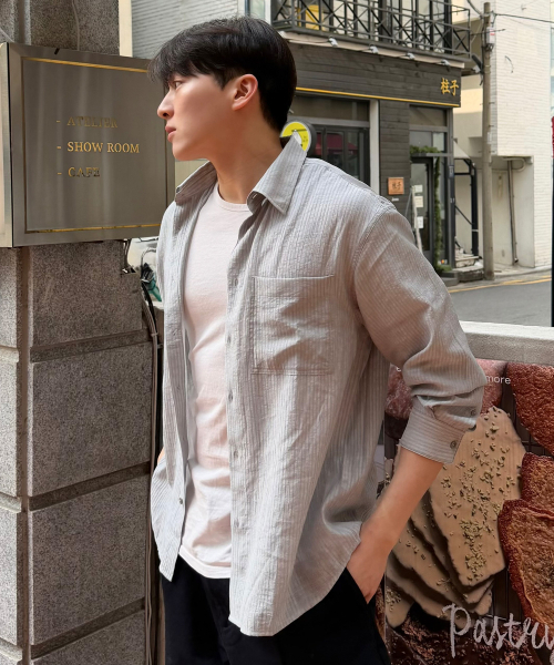 MINDBRIDGE（マインドブリッジ）の「[COUTURE]クリンクルストライプオーバーサイズシャツ - 2カラー（シャツ/ブラウス・メンズ・ブラック/ライトグレー・95/100/105/110）」の6枚目の写真