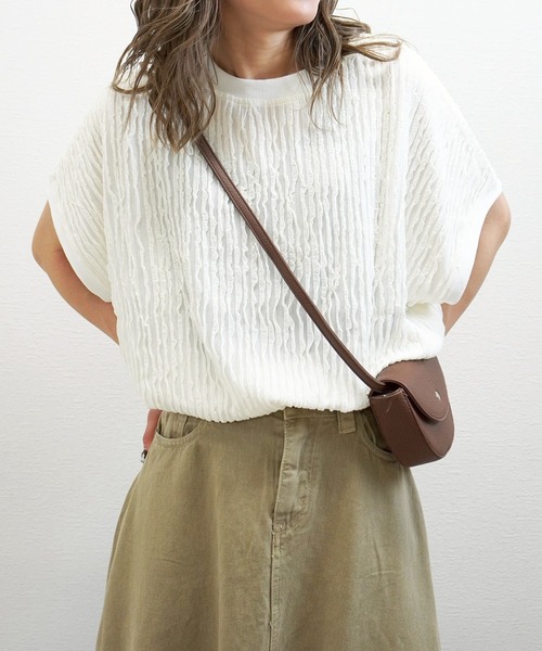 gossara(ゴサラ)の「【今売れてます】フリフリカットソー天竺編T(Tシャツ/カットソー・レディース・ブラック/オフホワイト/ベージュ/ブラウン・FREE)」の1枚目の写真