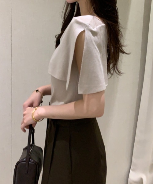 AMAJI(アマジ)の「ドレープネックコンパクトトップス(Tシャツ/カットソー・レディース・ブラック/ホワイト系その他/ライトブルー/グレイッシュベージュ・FREE)」の9枚目の写真