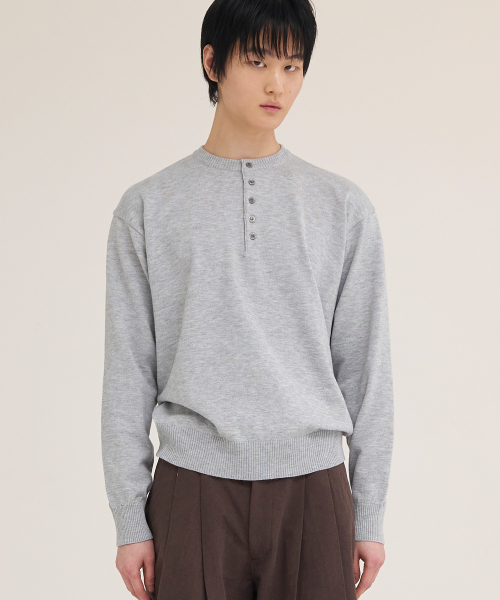 AKECII(アケシ)の「アンディソフトヘンリーネックニット_メランジグレー(ニット/セーター・メンズ・その他・MEDIUM/LARGE)」の1枚目の写真