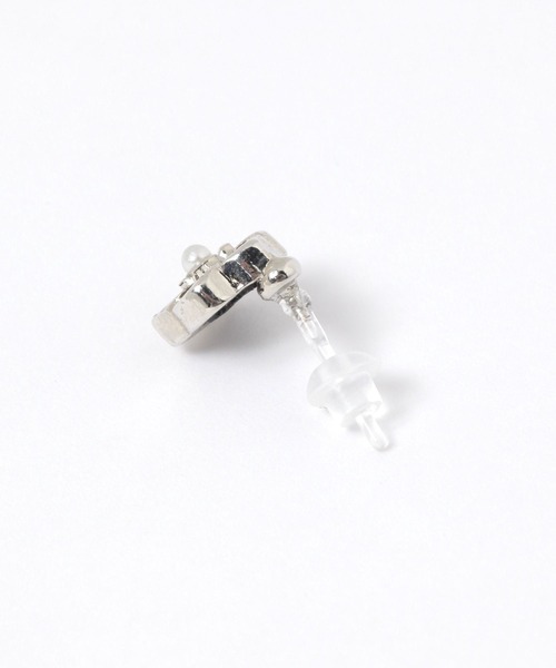 LAKOLE（ラコレ）の「プレートフラワーパール樹脂ポストピアス / 663485（ピアス（両耳用）・レディース・その他2/その他1・FREE）」の4枚目の写真