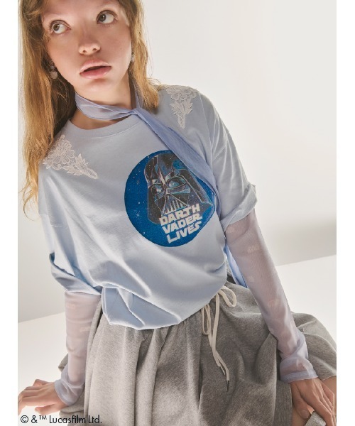 FURFUR(ファーファー)の「【STAR WARS(TM)】グラフィックプリントレースTシャツ(Tシャツ/カットソー・レディース・ブラック/サックスブルー/ホワイト/ベージュ・F)」の4枚目の写真