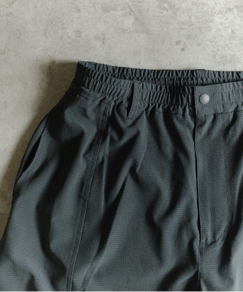 many men many mind(メニーメンメニーマインド)の「MANYMENMANYMINDS / AIRLEAKFABRIC/ワイドカーブパンツ(その他パンツ・メンズ・チャコール/ブラック・X-LARGE/LARGE/MEDIUM)」の5枚目の写真