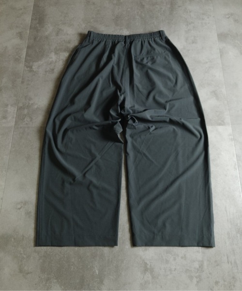 many men many mind(メニーメンメニーマインド)の「MANYMENMANYMINDS / AIRLEAKFABRIC/ワイドカーブパンツ(その他パンツ・メンズ・チャコール/ブラック・X-LARGE/LARGE/MEDIUM)」の7枚目の写真