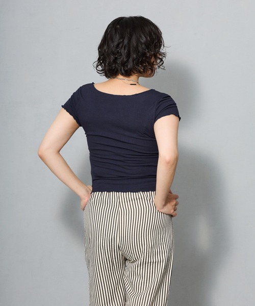 aremoi(アレモイ)の「フロントリボン メローデザイントップス(Tシャツ/カットソー・レディース・グレー/ネイビー・SMALL/MEDIUM/LARGE)」の22枚目の写真