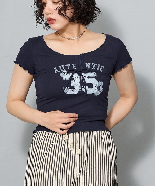 aremoi(アレモイ)の「フロントリボン メローデザイントップス(Tシャツ/カットソー・レディース・グレー/ネイビー・SMALL/MEDIUM/LARGE)」の11枚目の写真