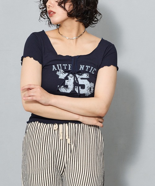 aremoi(アレモイ)の「フロントリボン メローデザイントップス(Tシャツ/カットソー・レディース・グレー/ネイビー・SMALL/MEDIUM/LARGE)」の12枚目の写真
