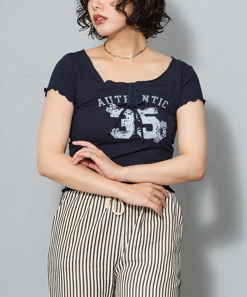 aremoi(アレモイ)の「フロントリボン メローデザイントップス(Tシャツ/カットソー・レディース・グレー/ネイビー・SMALL/MEDIUM/LARGE)」の13枚目の写真
