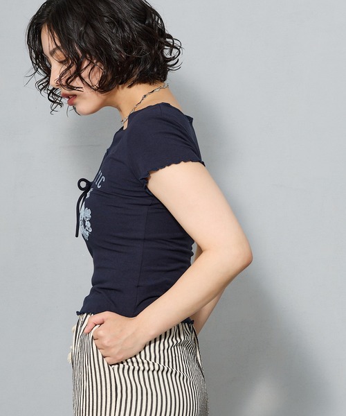 aremoi(アレモイ)の「フロントリボン メローデザイントップス(Tシャツ/カットソー・レディース・グレー/ネイビー・SMALL/MEDIUM/LARGE)」の14枚目の写真