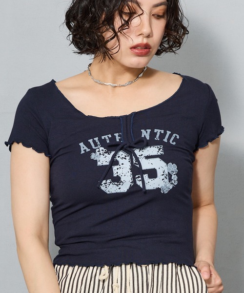 aremoi(アレモイ)の「フロントリボン メローデザイントップス(Tシャツ/カットソー・レディース・グレー/ネイビー・SMALL/MEDIUM/LARGE)」の15枚目の写真