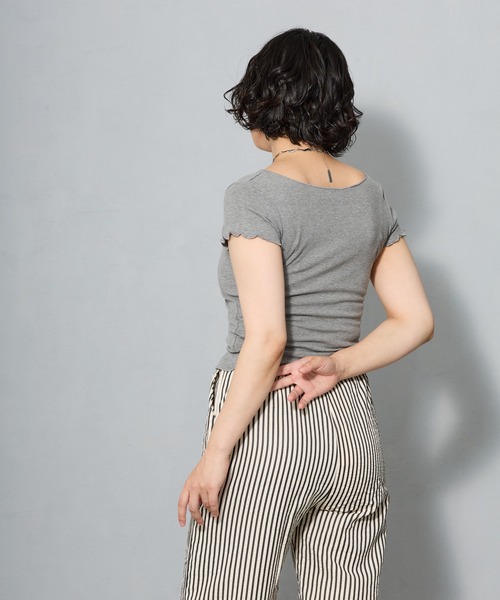 aremoi(アレモイ)の「フロントリボン メローデザイントップス(Tシャツ/カットソー・レディース・グレー/ネイビー・SMALL/MEDIUM/LARGE)」の8枚目の写真