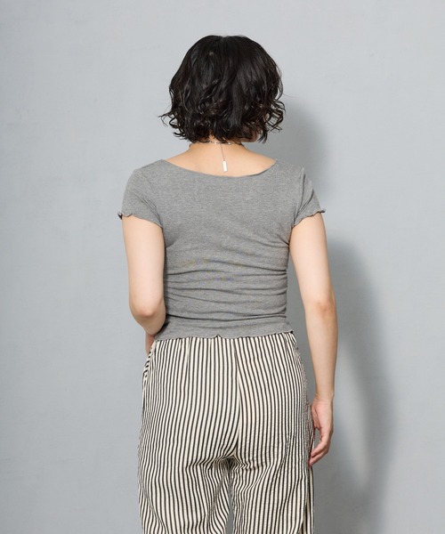 aremoi(アレモイ)の「フロントリボン メローデザイントップス(Tシャツ/カットソー・レディース・グレー/ネイビー・SMALL/MEDIUM/LARGE)」の9枚目の写真