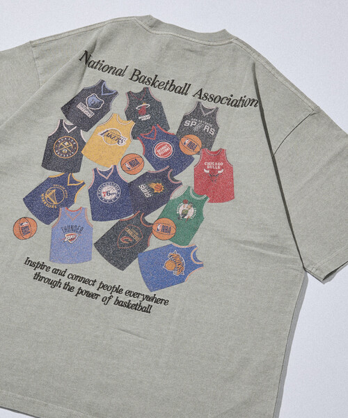 FREAK'S STORE(フリークスストア)の「NBA × FREAK'S STORE 別注 ランダムユニフォームデザイン バックプリント クルーネックTシャツ(Tシャツ/カットソー・メンズ・ネイビー/ナチュラル/チャコールグレー・LARGE/MEDIUM)」の3枚目の写真