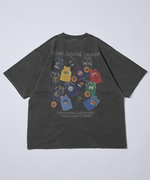 FREAK'S STORE(フリークスストア)の「NBA × FREAK'S STORE 別注 ランダムユニフォームデザイン バックプリント クルーネックTシャツ(Tシャツ/カットソー・メンズ・ネイビー/ナチュラル/チャコールグレー・LARGE/MEDIUM)」の5枚目の写真