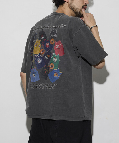 FREAK'S STORE(フリークスストア)の「NBA × FREAK'S STORE 別注 ランダムユニフォームデザイン バックプリント クルーネックTシャツ(Tシャツ/カットソー・メンズ・ネイビー/ナチュラル/チャコールグレー・LARGE/MEDIUM)」の21枚目の写真