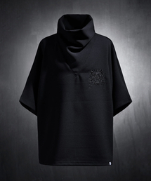 KIRTIMUKHA（キールティムカ）の「刺繍タートルネック半袖Tシャツブラック（Tシャツ/カットソー）」